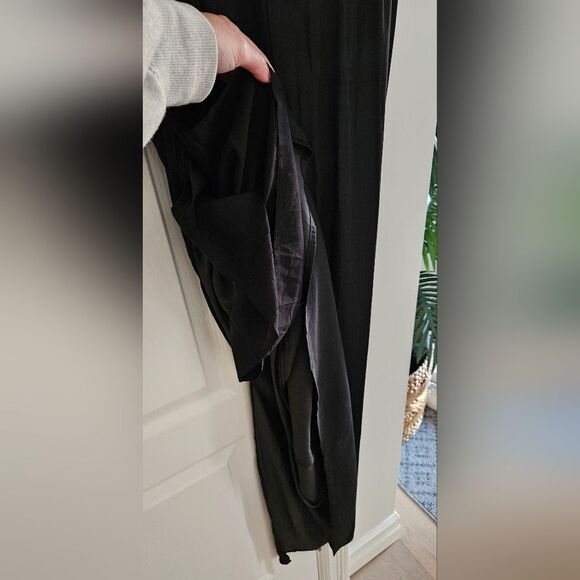 Elegant Black Dress - Picture 4 of 7